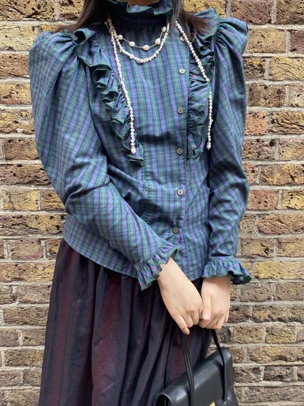 high frilled collar vintage blouse detail