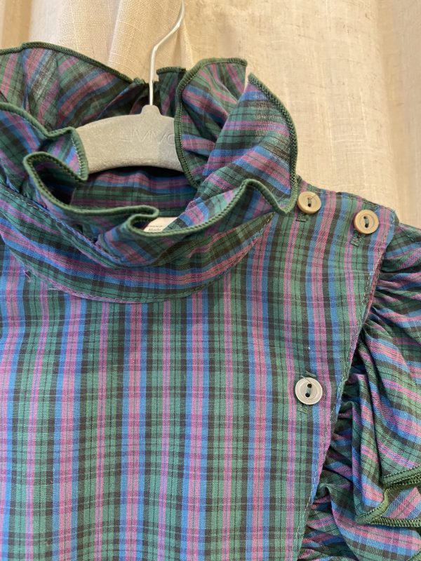 high frilled collar vintage blouse detail