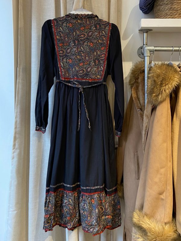 back view of late 1970s prairie dress with lace collar