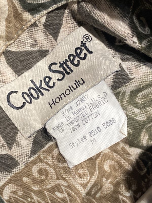 Cooke Street Honolulu label on vintage 1980s Hawaiian shirt, made in Hawaii