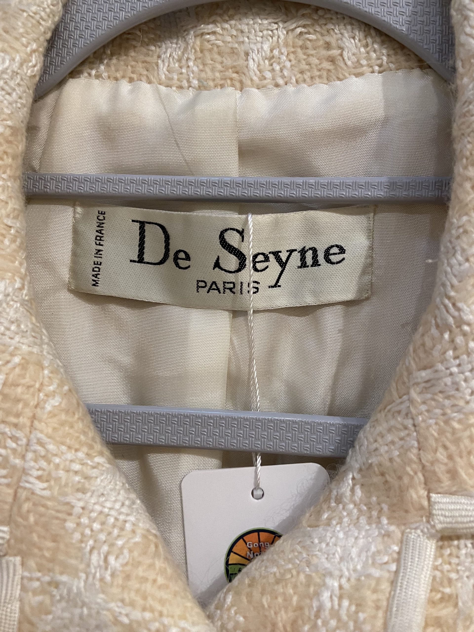 Late 1960s Textured Tweed Skirt Suit 7 - Gong Nong Bing Vintage De Seyne Paris label on cream 1960s tweed skirt suit hanging in store