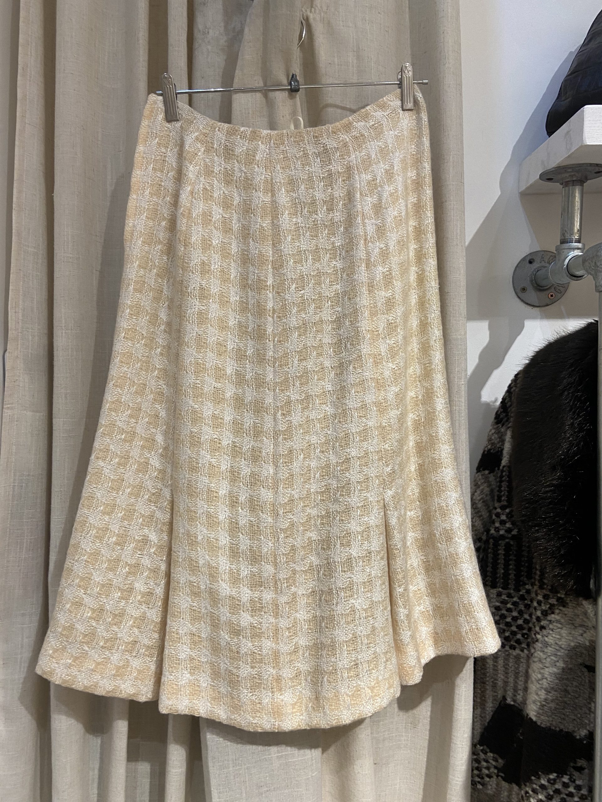 Late 1960s Textured Tweed Skirt Suit 8 - Gong Nong Bing Vintage Late 1960s Textured Tweed Skirt Suit - Image 8