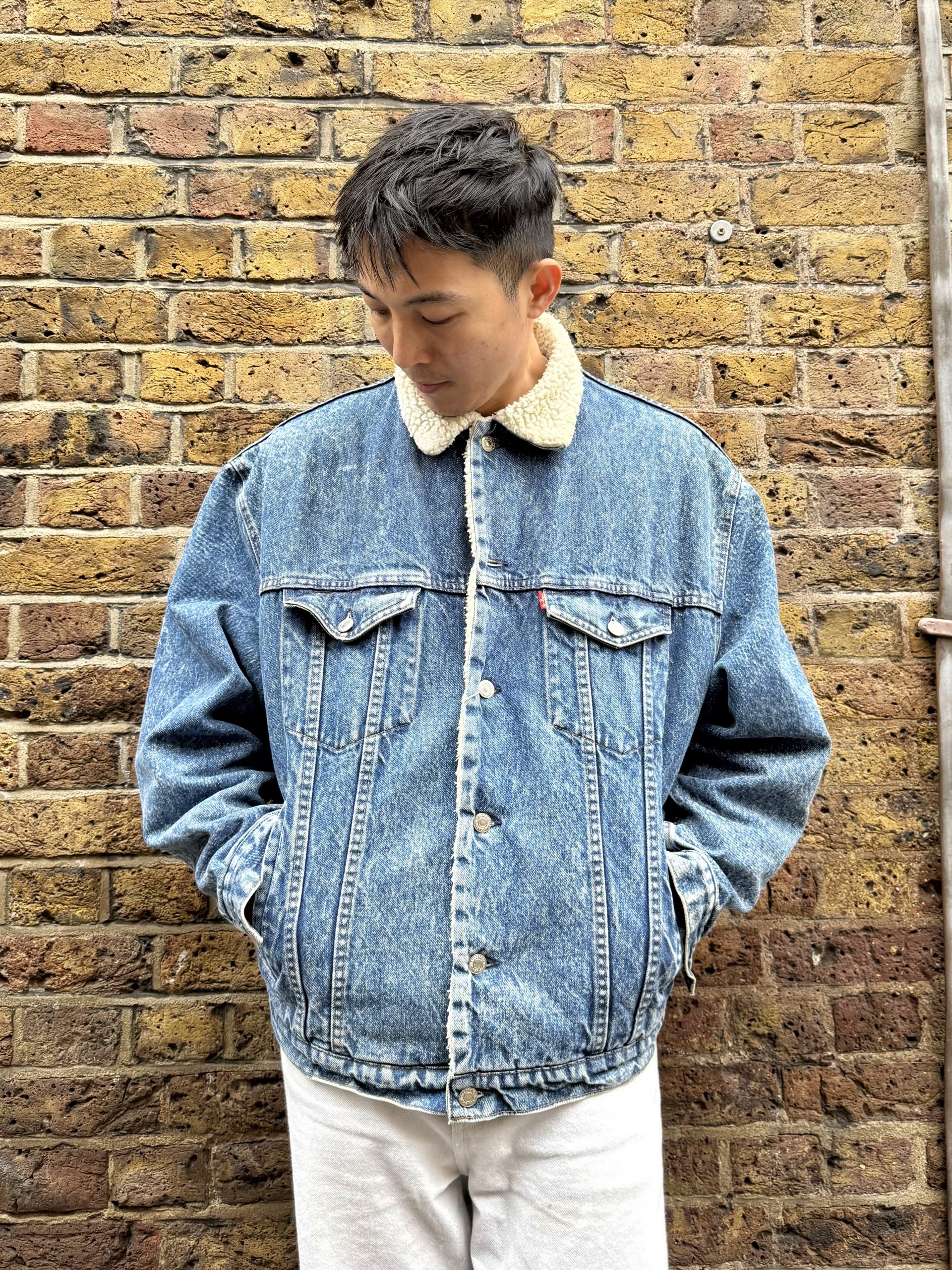 1990s Levi’s Sherpa Denim Jacket – Durable & Timeless Winter Staple 1 - Gong Nong Bing Vintage 1990s Levi’s sherpa denim jacket front view made in Spain
