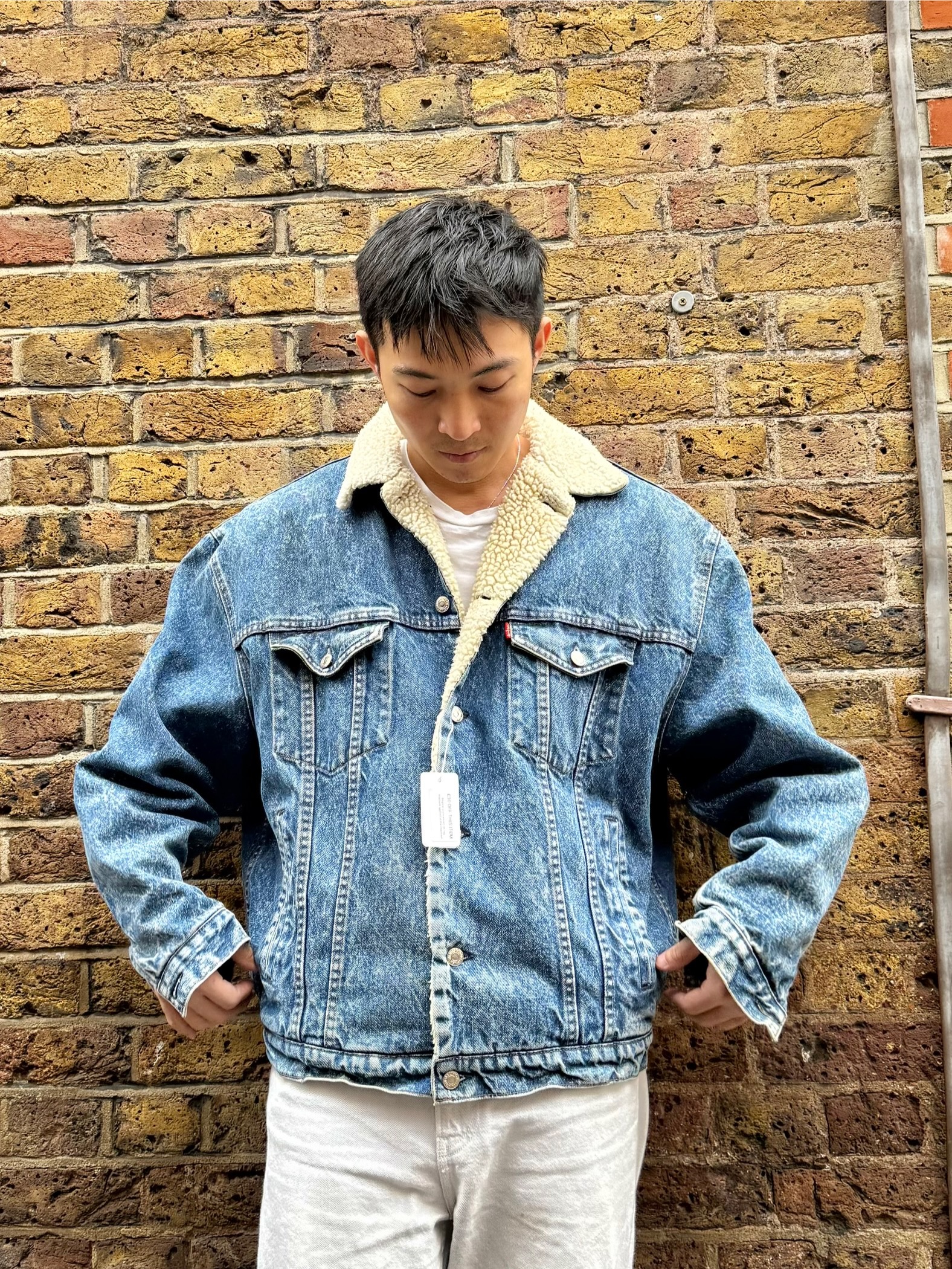 1990s Levi’s Sherpa Denim Jacket – Durable & Timeless Winter Staple 2 - Gong Nong Bing Vintage 1990s Levi’s sherpa denim jacket front view made in Spain