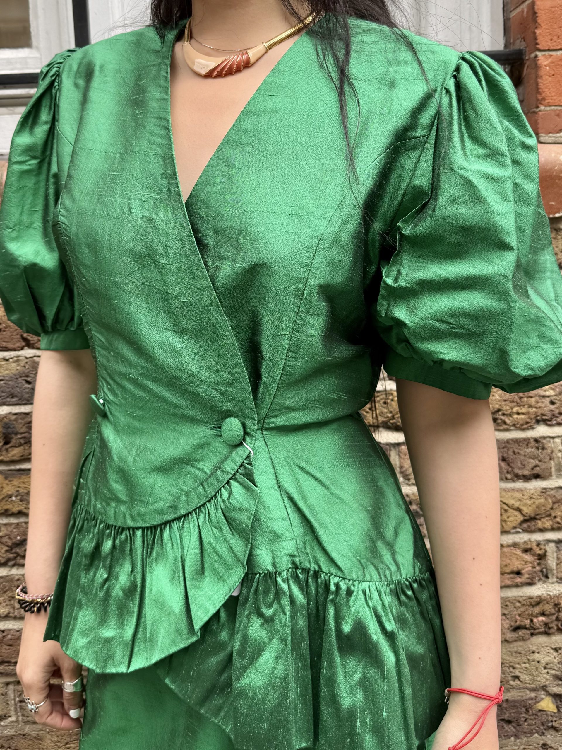 1980s Ariella Emerald Set – Stunning Made in UK Occasionwear 6 - Gong Nong Bing Vintage 1980s Ariella emerald set with puff sleeves and covered buttons