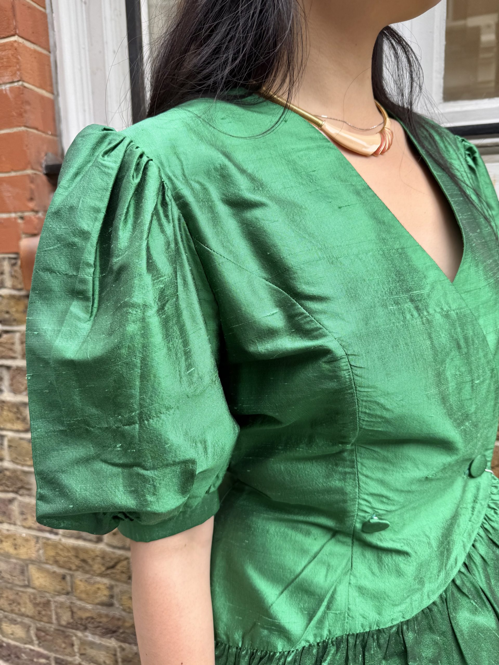 1980s Ariella Emerald Set – Stunning Made in UK Occasionwear 7 - Gong Nong Bing Vintage 1980s Ariella emerald set with puff sleeves and covered buttons